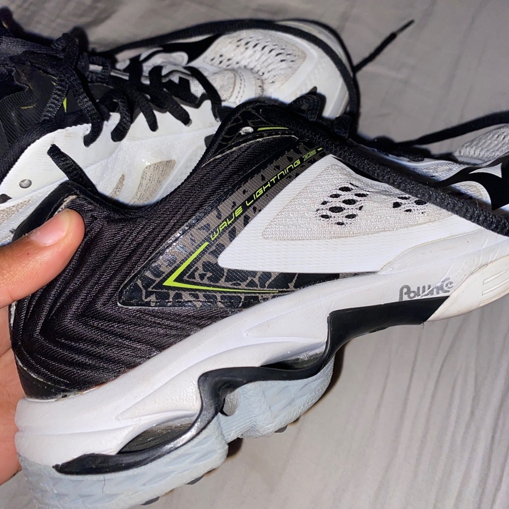 Volleyball shoes
